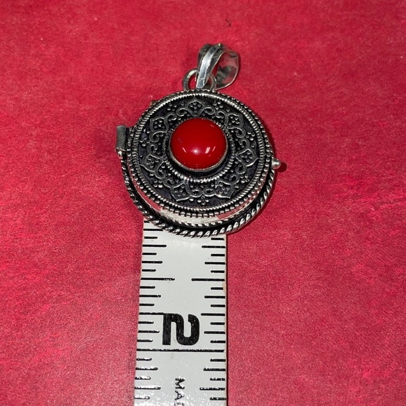 Coral Locket - Picture 10 of 13